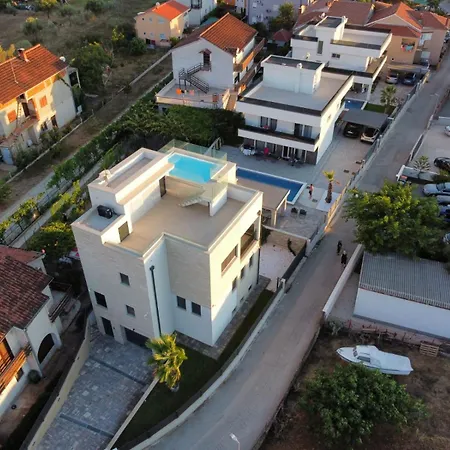 Skypool San Cassiano 빌라 Sukošan